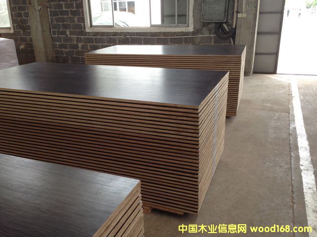 ���b���z�ϰ�