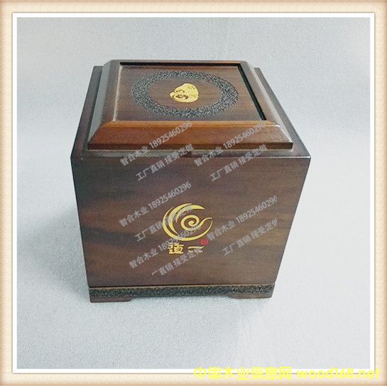 ���~��ľ��