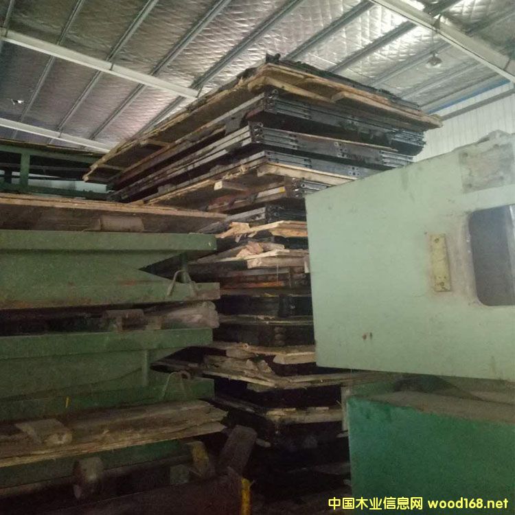 ���M��ľ����Ƭ�C