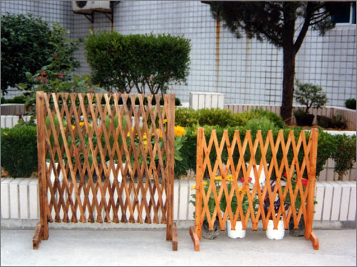 ��s�W�� EXTENSIBLE WOODEN GRILLED��Ԕ����B